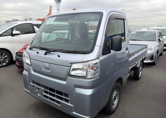 2024 Daihatsu Hijet Truck - Reliable 4WD - Only 13,000 km
