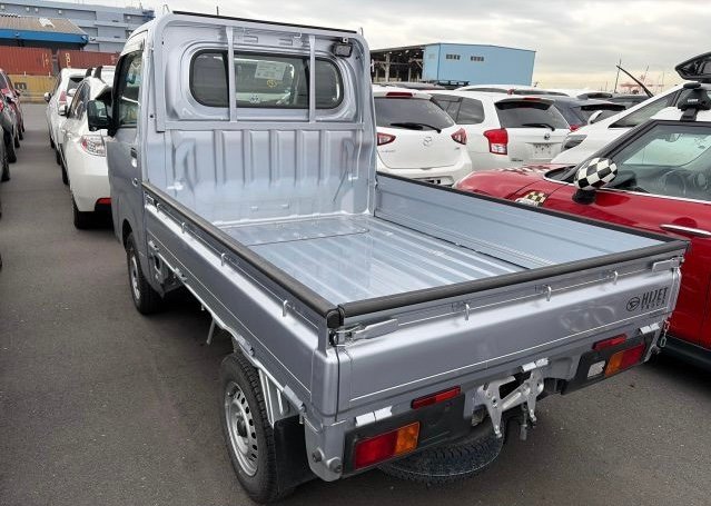 2024 Daihatsu Hijet Truck - Reliable 4WD - Only 13,000 km