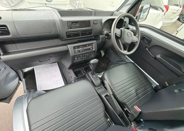 2024 Daihatsu Hijet Truck - Reliable 4WD - Only 13,000 km