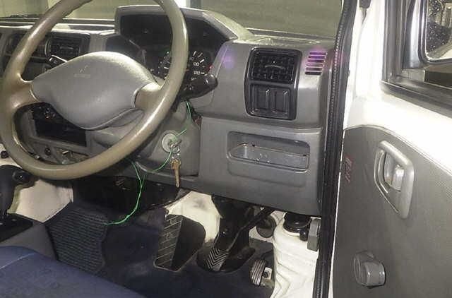 2000 Mitsubishi Minicab Van U61V