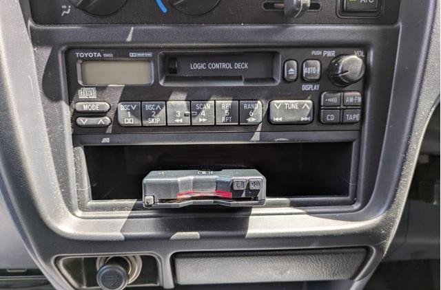 1998 Toyota Hilux Sports Pick Up GA-RZN147 2WD