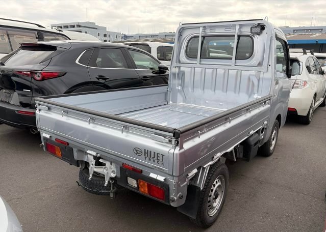 2024 Daihatsu Hijet Truck - Reliable 4WD - Only 13,000 km