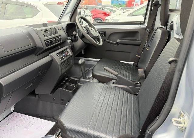 2024 Daihatsu Hijet Truck - Reliable 4WD - Only 13,000 km